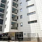 Stefi Summerland Apartment Mamaia