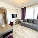 Stefi Summerland Apartment