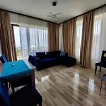 Stefi Summerland Daire Mamaia
