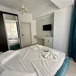 Stefi Summerland Mamaia