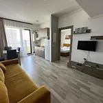 Stefi Summerland Apartment Mamaia