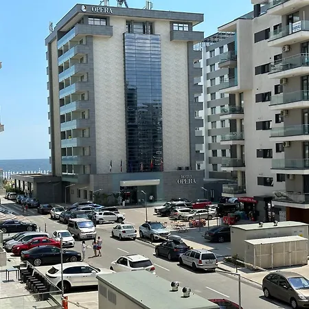 Stefi Summerland Mamaia