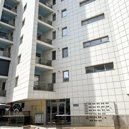 Stefi Summerland Apartment Mamaia