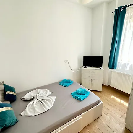 Stefi Summerland * Mamaia