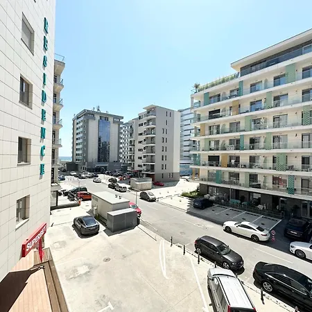 Stefi Summerland Apartment