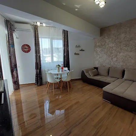 Stefi Summerland Apartment