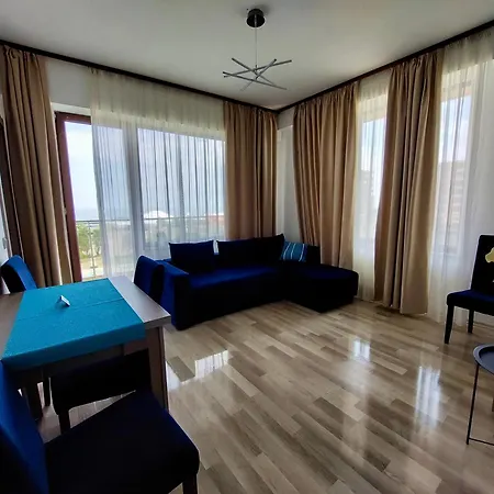 Stefi Summerland Apartment Mamaia