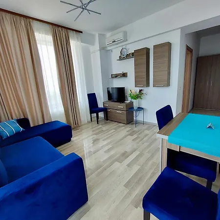 Stefi Summerland * Mamaia