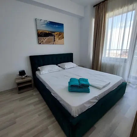 Stefi Summerland Apartment Mamaia