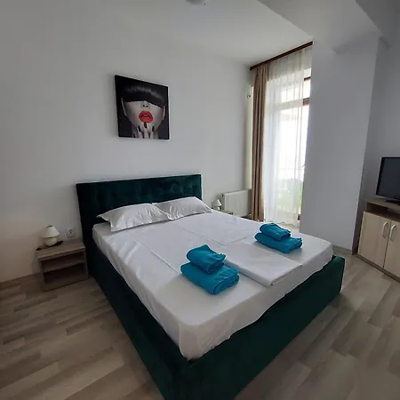 Stefi Summerland Mamaia