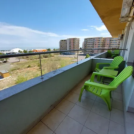 Stefi Summerland Apartment