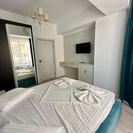 Stefi Summerland Mamaia