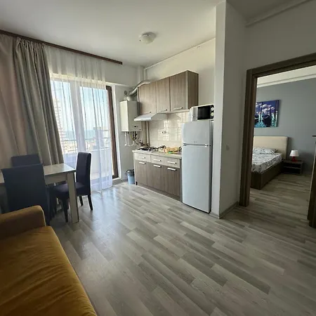 Stefi Summerland * Mamaia