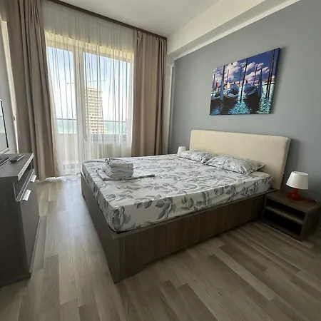 Stefi Summerland * Mamaia