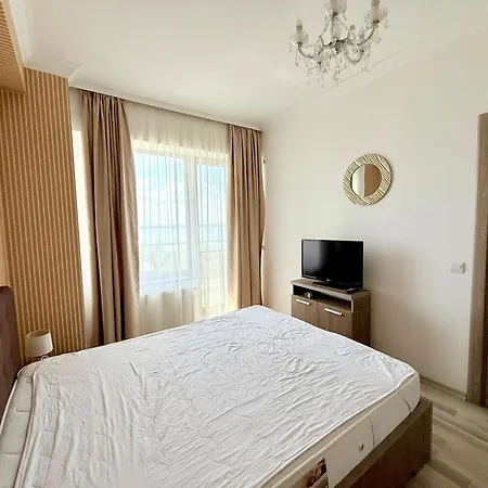 Stefi Summerland Apartment