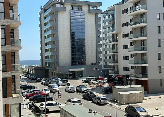 Stefi Summerland Mamaia