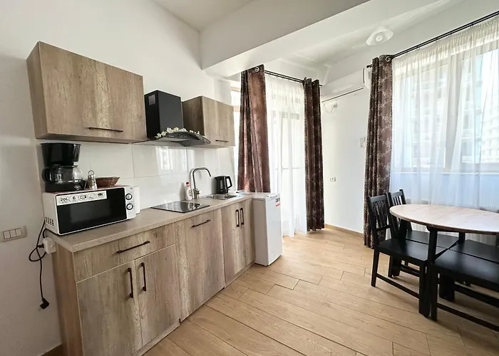 Stefi Summerland Mamaia