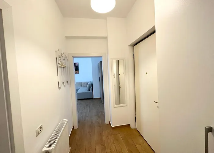 Stefi Summerland * Mamaia