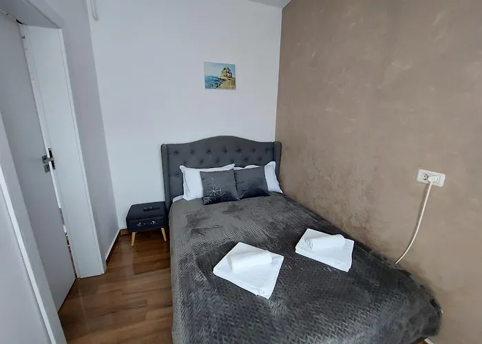 Stefi Summerland Mamaia