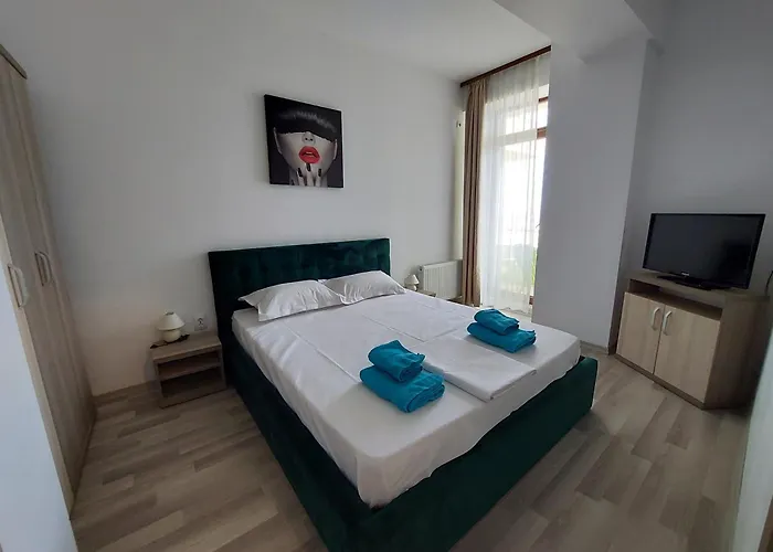 Stefi Summerland Mamaia