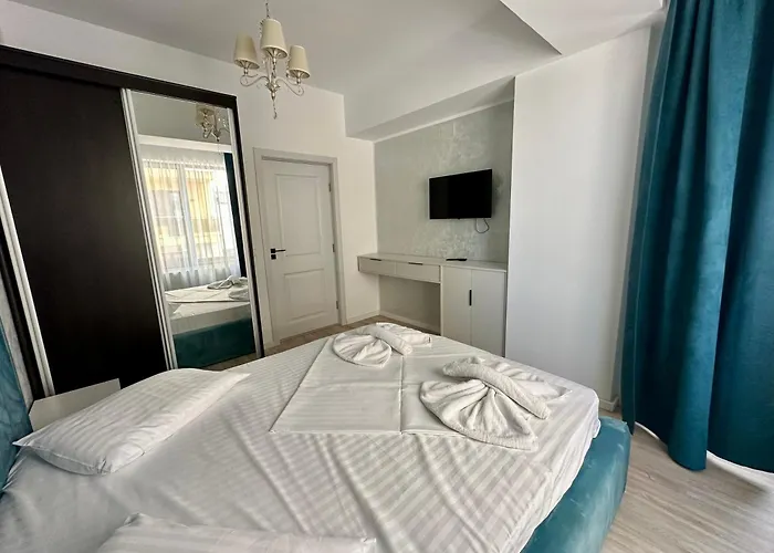 Stefi Summerland Mamaia