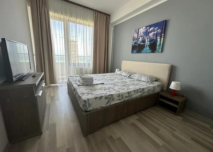 Stefi Summerland * Mamaia