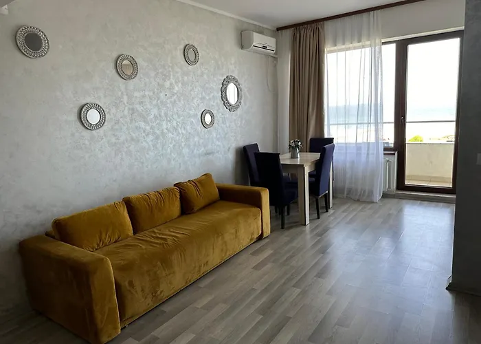 Stefi Summerland Mamaia